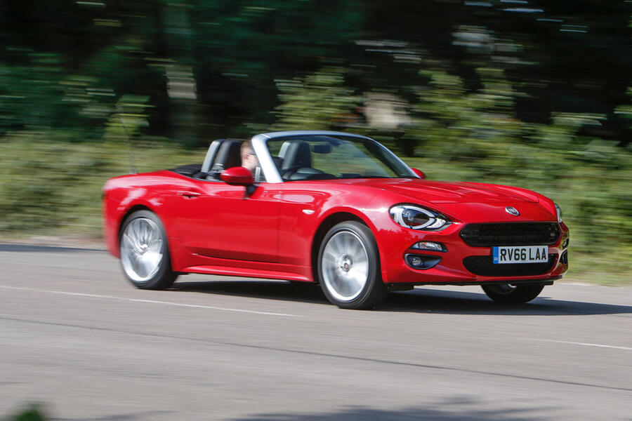 1 Fiat 124 spider hero front