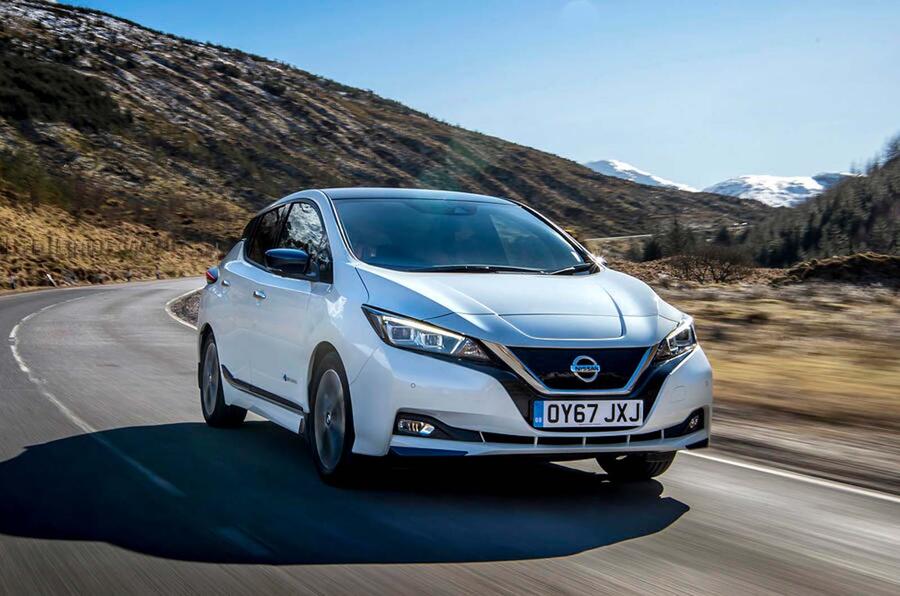 1 Nissan leaf 2018 uk review hero front 1