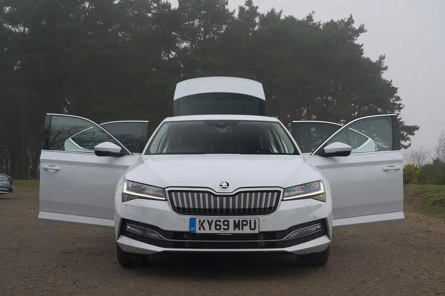 1 Skoda superb iv static front