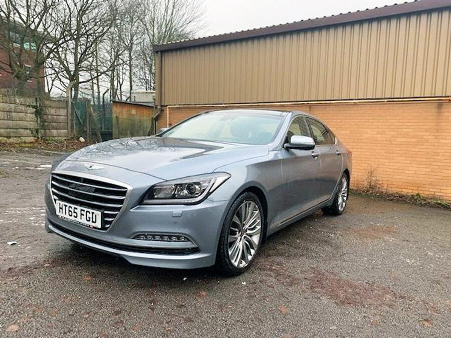 10_hyundai_genesis.jpg?itok=I2otAaiF