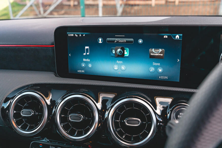 13 Mercedes amg a45 s rt 2023 infotainment