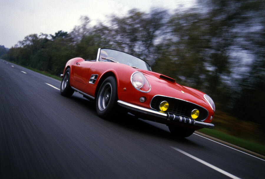 16 Ferrari 250 calfornia