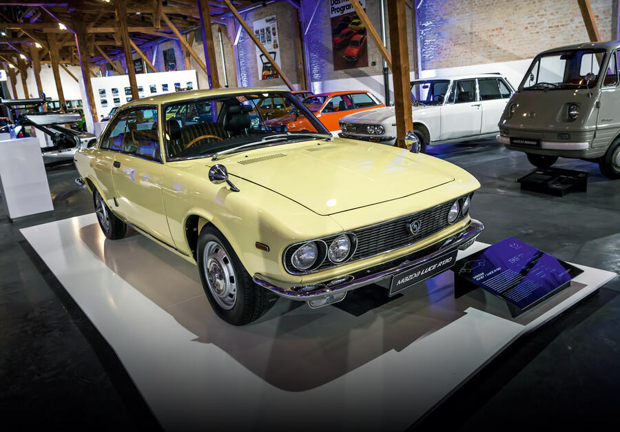 16 Mazda luce