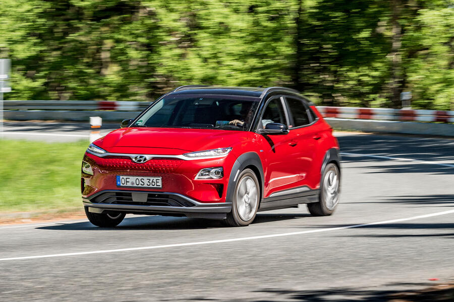 17-hyundai-kona-ev-prototype-drive-cornering-front taciki.ru