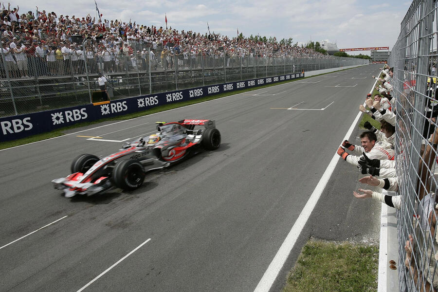 17 Lewis hamilton