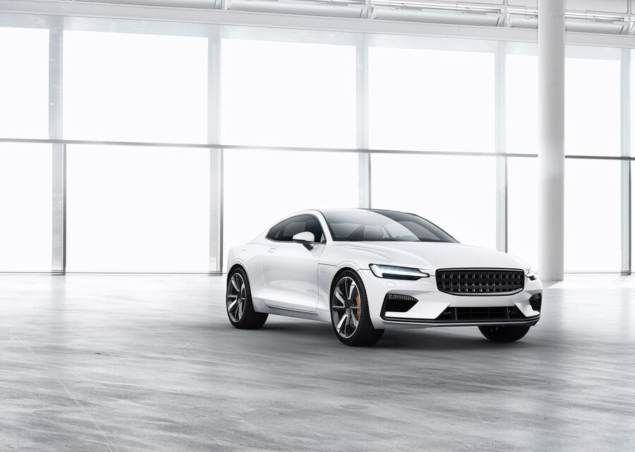 17 Polestar1 light 34front studio 004