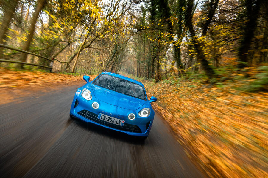 18 Alpine a110 front