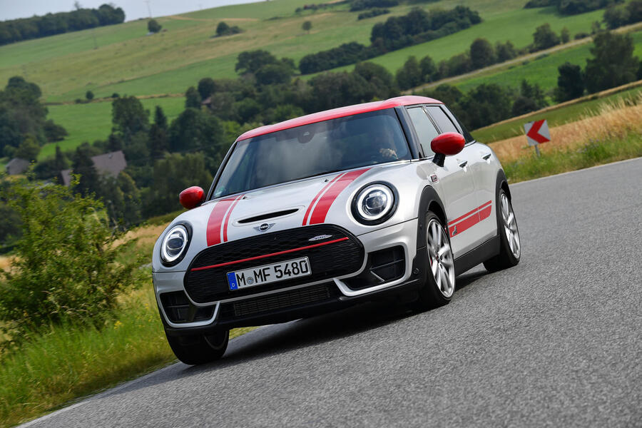 18 Mini clubman jcw 2019 fd cornering front