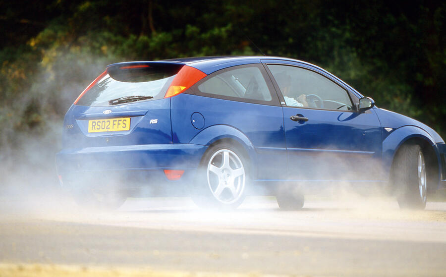 181 Ford focus rs 2002 tracking side