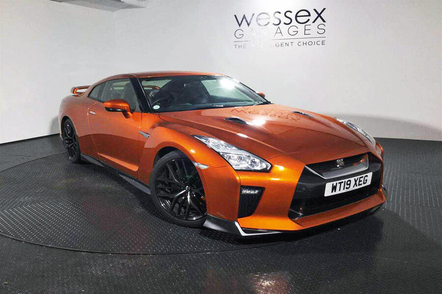 1 Nissan gt r prestige 2019 stationary front