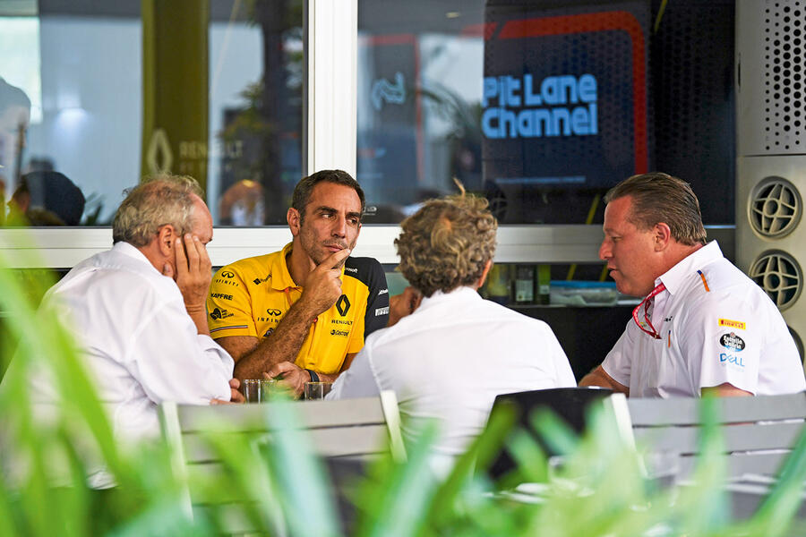 2 F1 team talking
