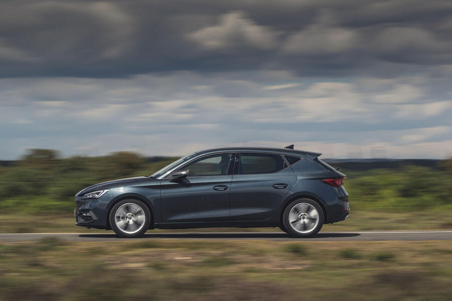 2 Seat leon ehybrid fr 2020 uk firstdrive hero side