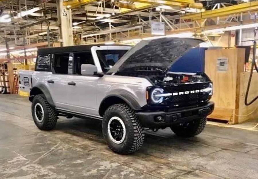 aria-label="2021 ford bronco 4 door factory.jpeg"