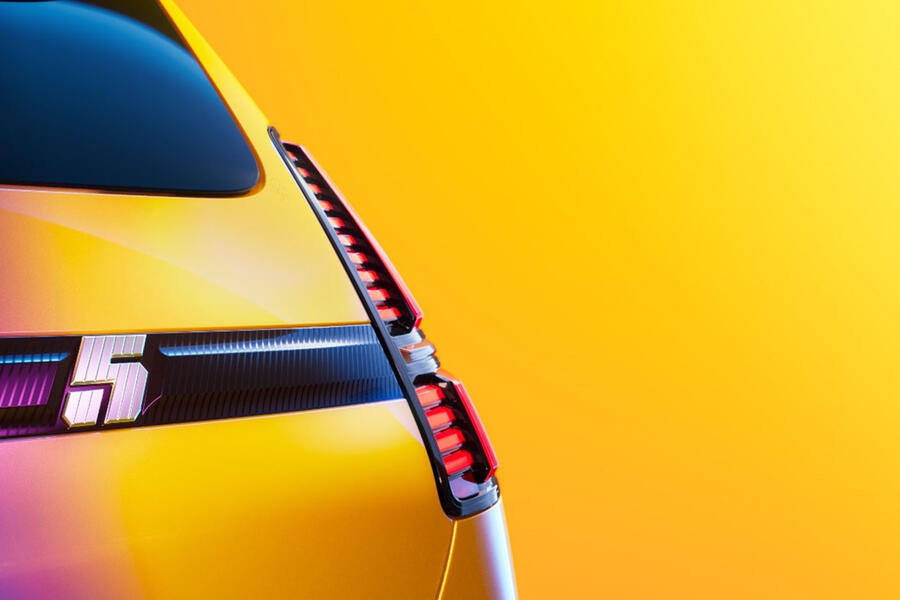 2024-renault-5-rear-light.jpg
