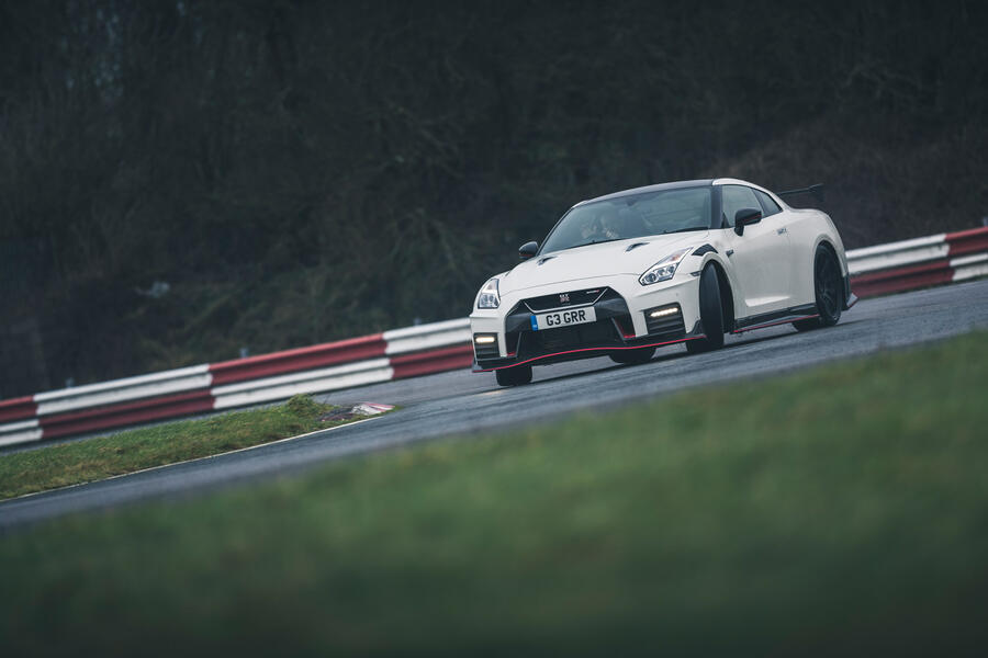 不一样的跑车，日产Nismo GT-R vs Toyota GR Yaris vs 阿尔派A110
