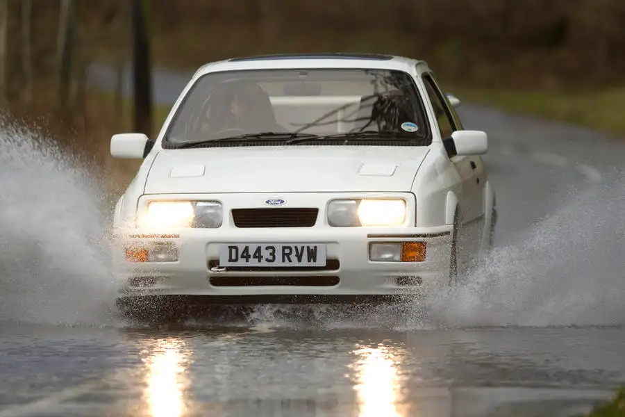 25 Ford sierra cosworth