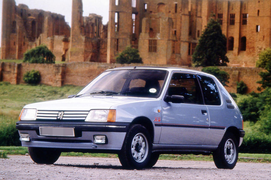 25 Peugeot 205