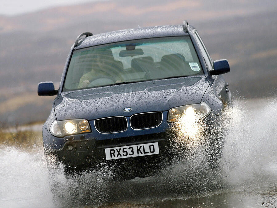 28 Bmw x3 hero front