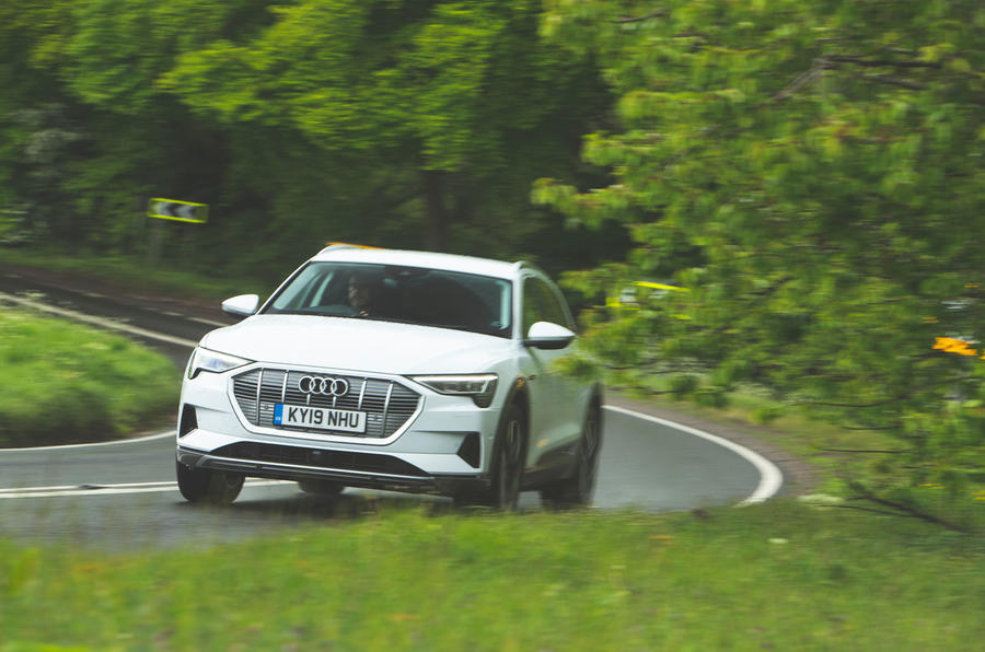 29 Audi e tron 2019 lt cornering front