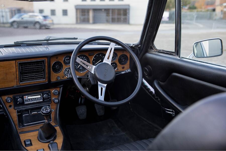 Electric triumph outlet stag