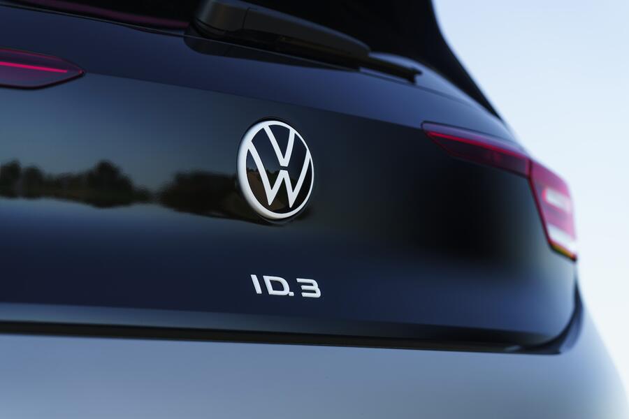 aria-label="2 volkswagen id 3 city trim"