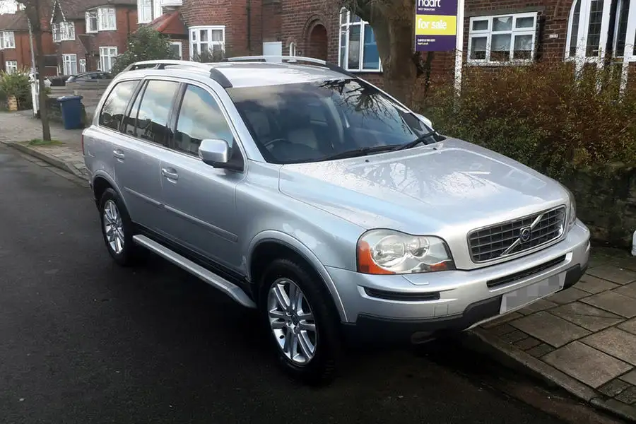 3 Volvo xc90 stationary front