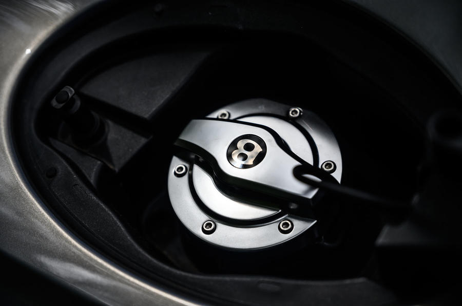 4 Bentley flying spur 2020 fuel badge detail