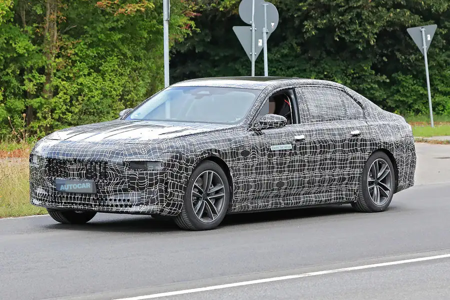 aria-label="4 bmw i7 spyshot"