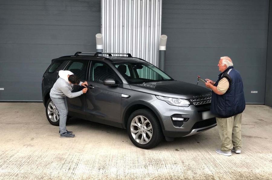 4 Land rover discovery static front
