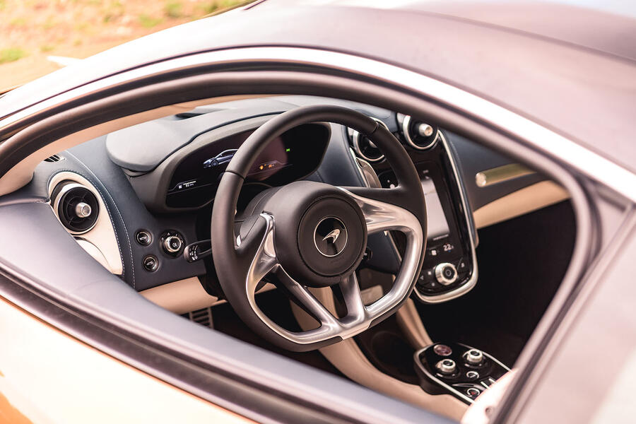 4 Mclaren gt 2019 uk fd cabin