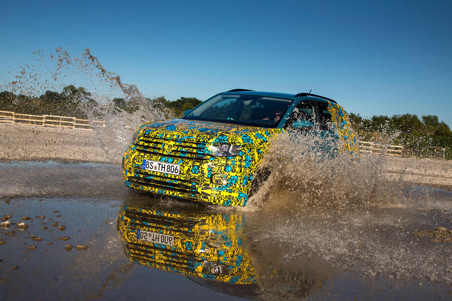 4-volkswagen-t-cross-prototype-2018-fd-wading-splash taciki.ru