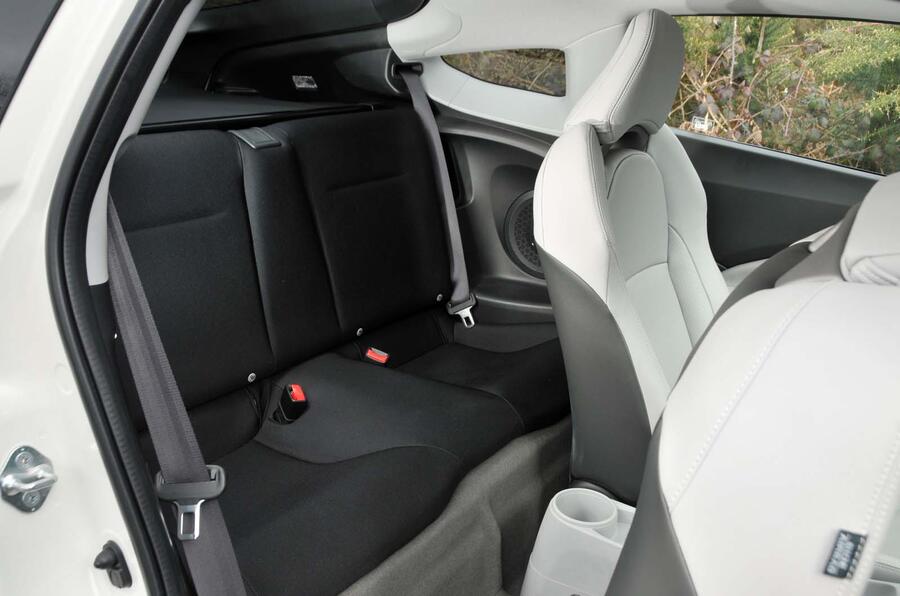 5 Honda crz 2010 rear seats