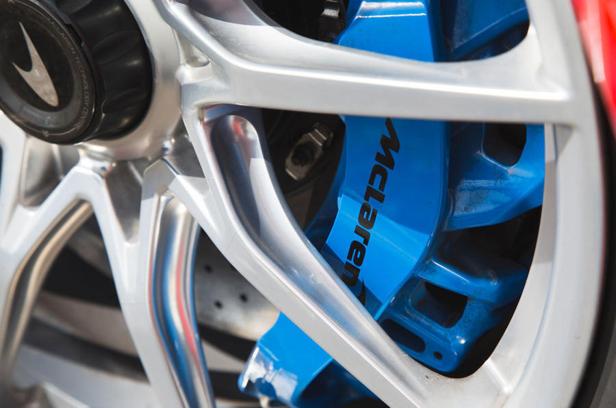 5 Mclaren senna 2018 rt brake calipers 0