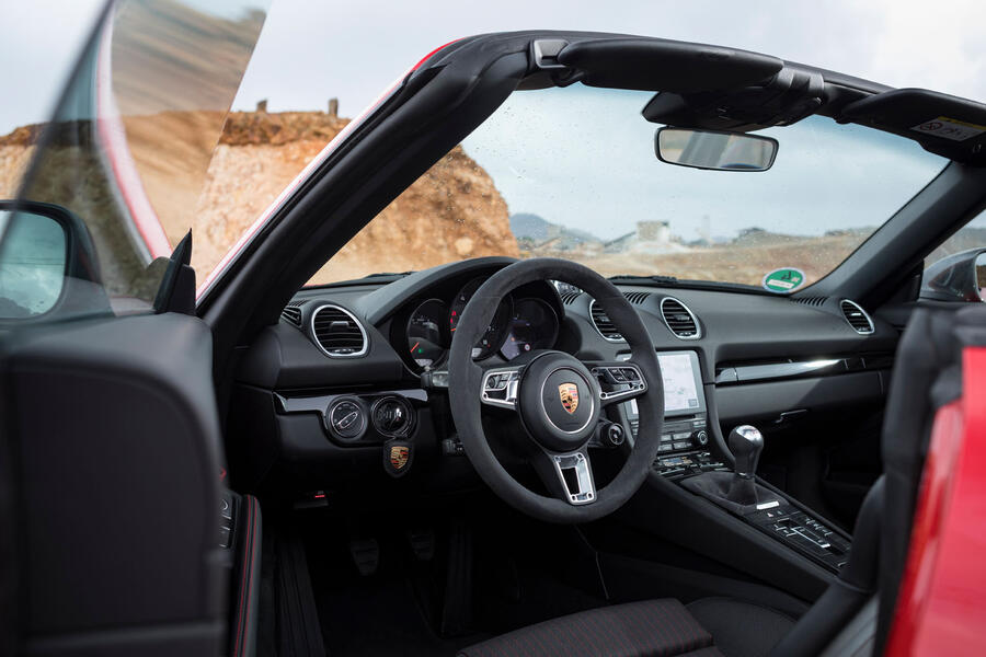 5 Porsche boxster t 2019 fd dashboard