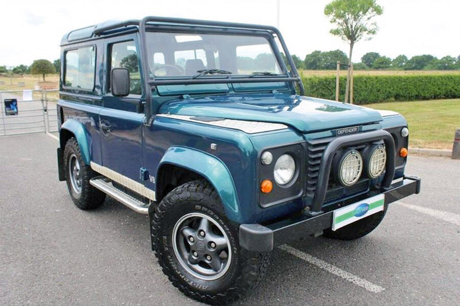 6 Land rover defender