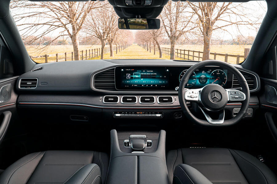 6-mercedes-benz-gle-2019-uk-fd-dashboard