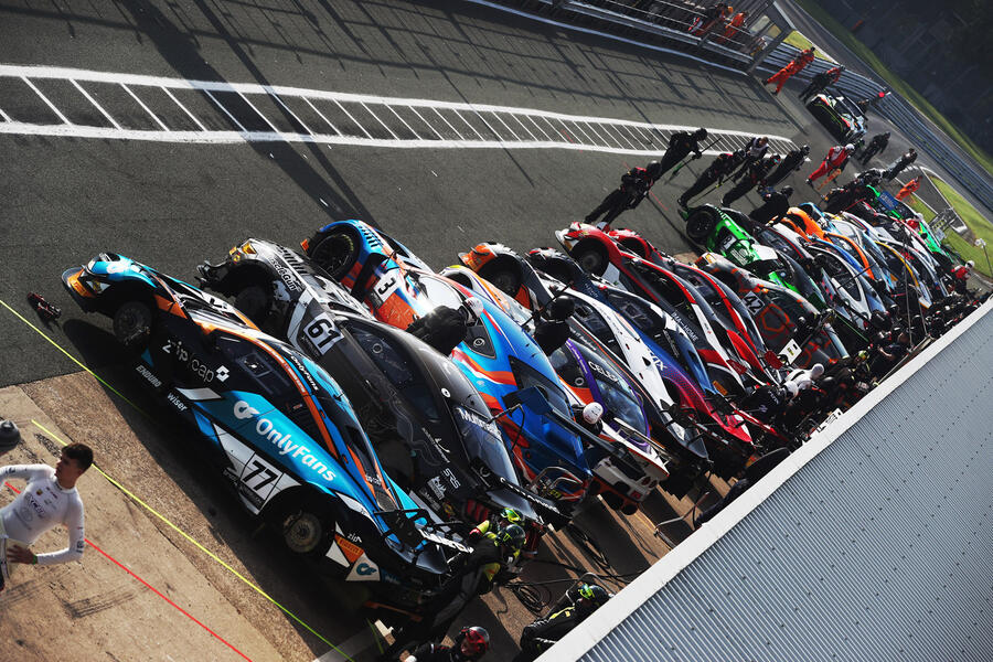6 Pitlane jakob ebrey sro