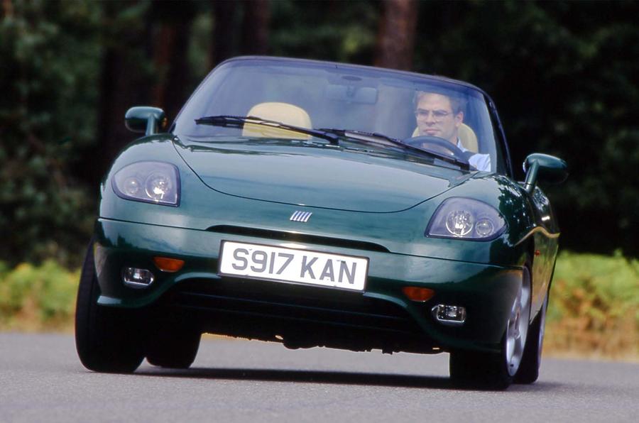 7 Fiat barchetta 1995 front hard cornering