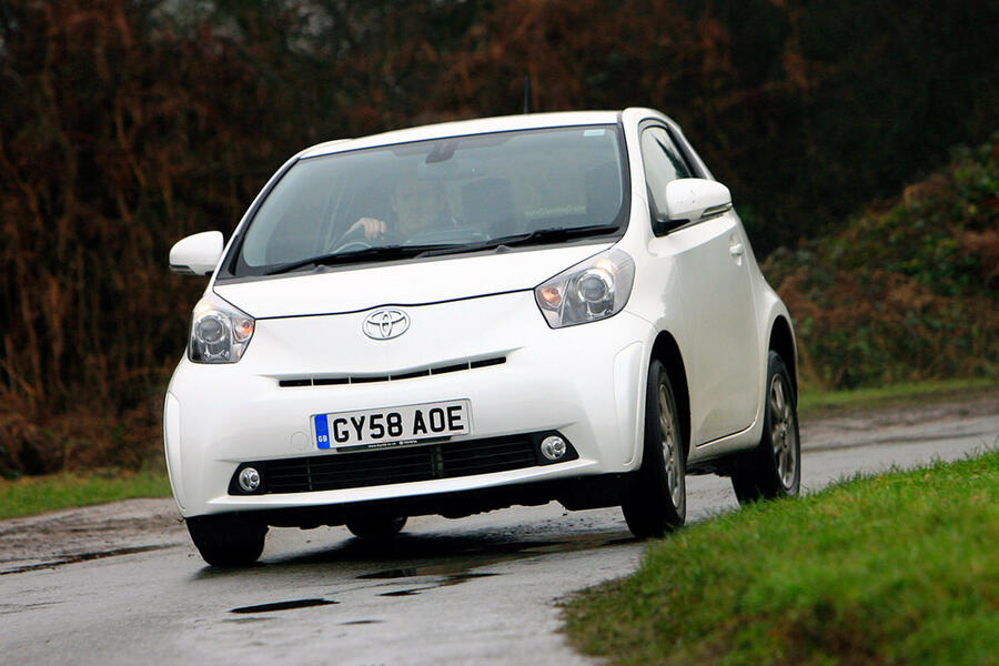 7 Toyota iq front