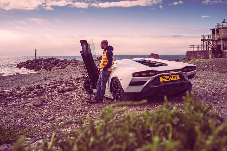 77 Lamborghini countach 2022 matt prior rear quarter