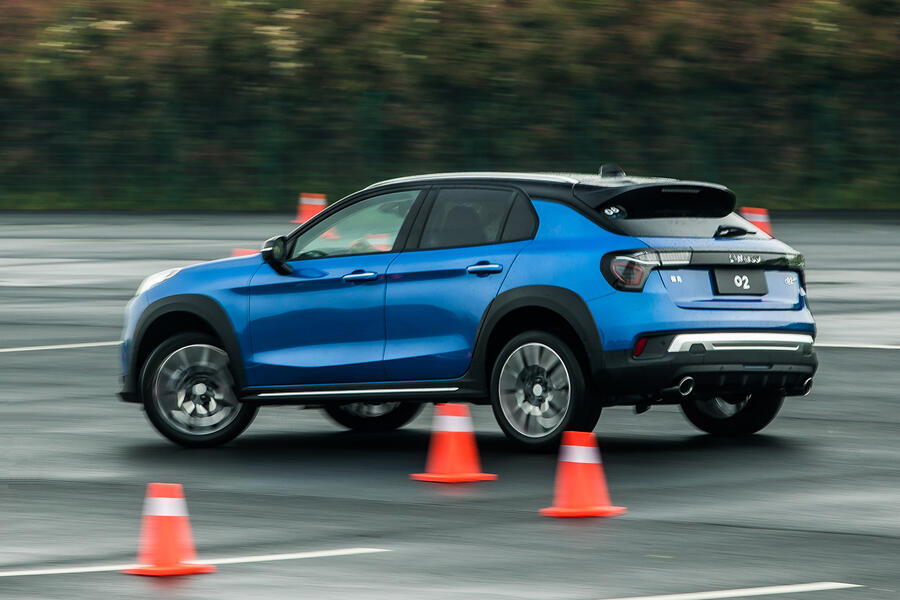 8-lynk-co-02-test-track taciki.ru