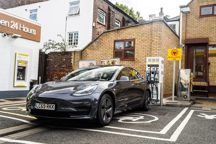 8 Tesla recharging