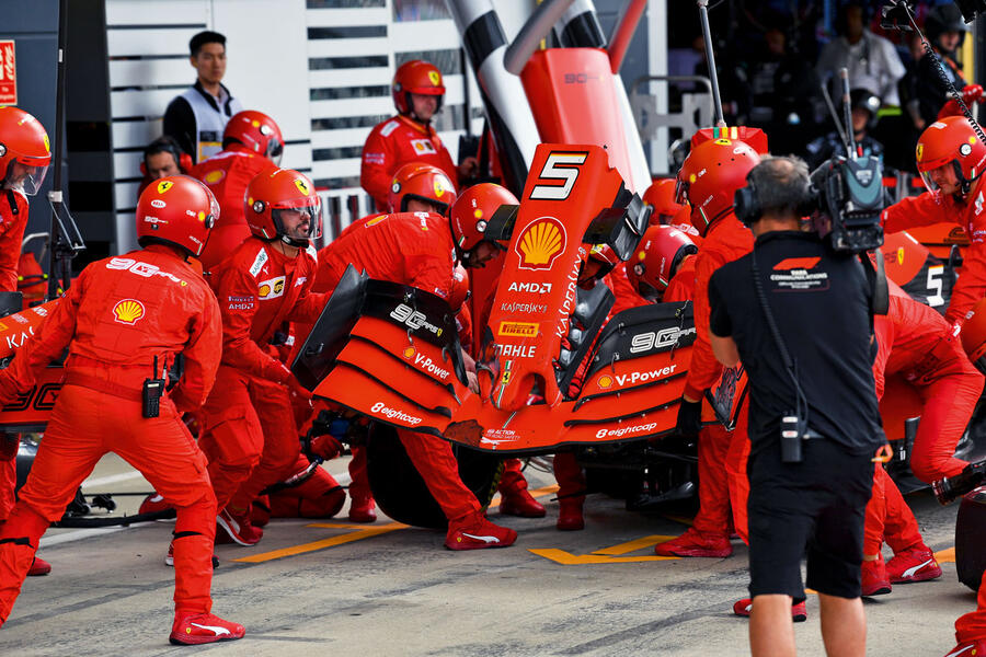 80 Autocar fixes f1   pit lane