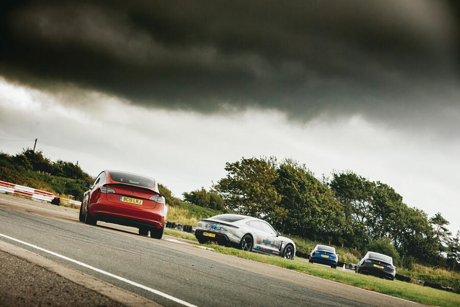 86 Ev track day llandow 2021 feature busy