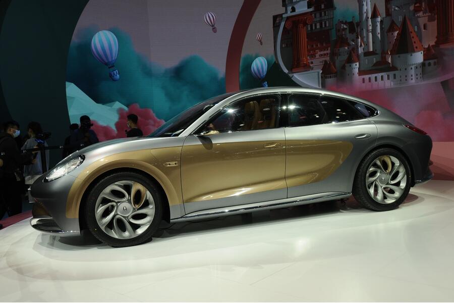 8 Shanghai ora lightning cat