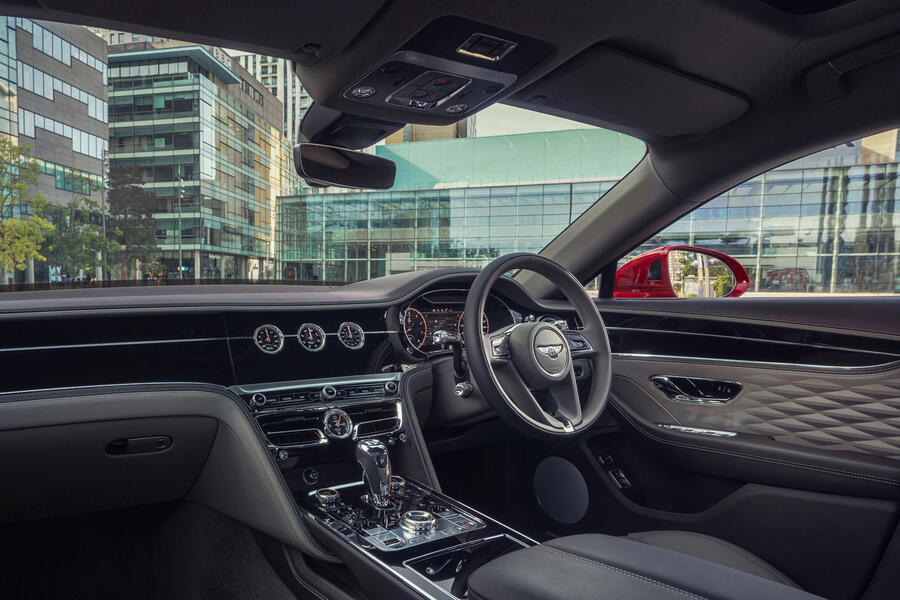 9-bentley-fyling-spur-v8-2021-uk-review-cabin.jpg?itok=VPgwG-Hv