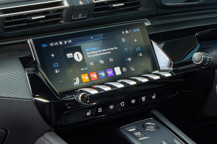 9 Peugeot 508 infotainment 0