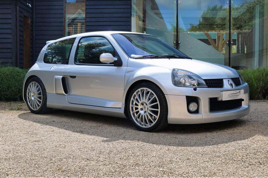 9 Renault clio v6