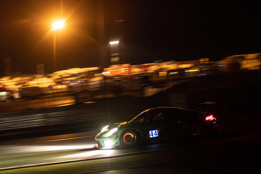 90 Porsche 911 gt3 r falken side view night
