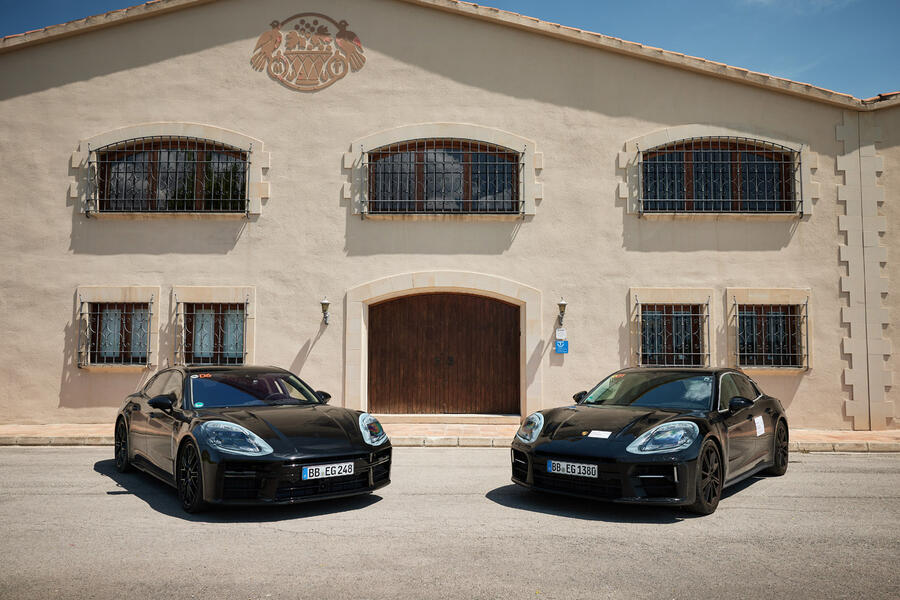 porsche-panamera-prototype-fd-2023-static-two-cars